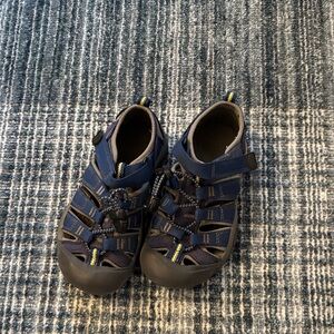 Kids Keen Closed-Toe Sport Sandals - Navy Blue and Gray size 13US